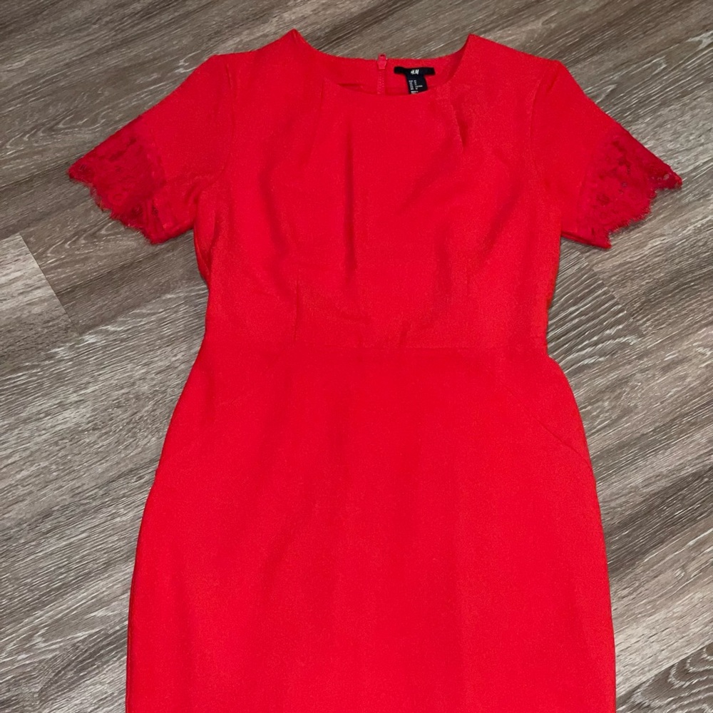 H&M red dress short sleeve with lace at the sleeves and at the bottom.